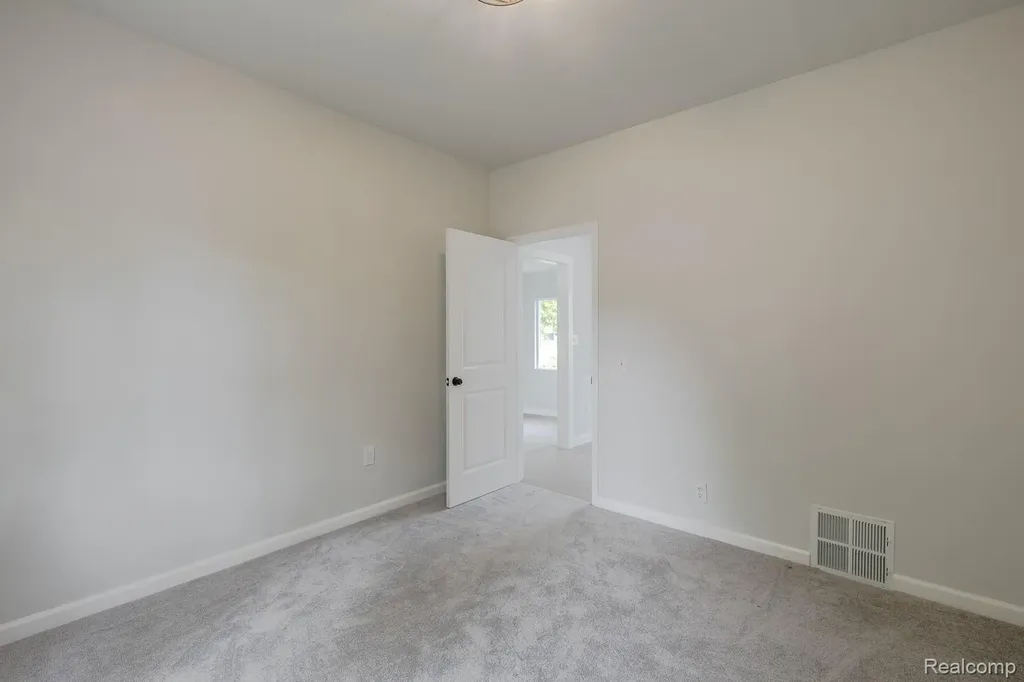 1089 Myrtle Avenue Waterford Charter Township MI 48328