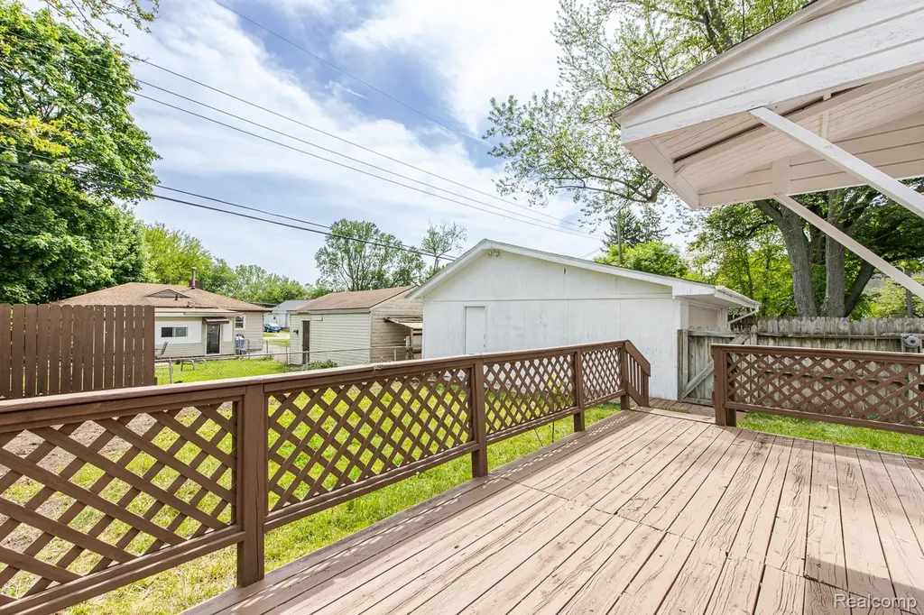 1089 Myrtle Avenue Waterford Charter Township MI 48328