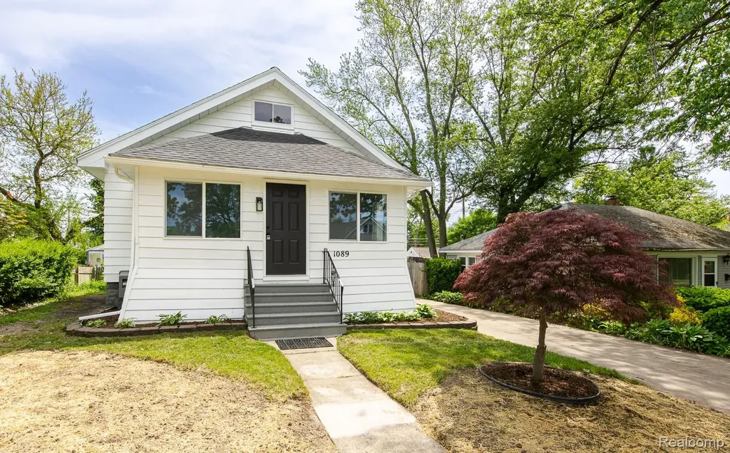 1089 Myrtle Avenue Waterford Charter Township MI 48328