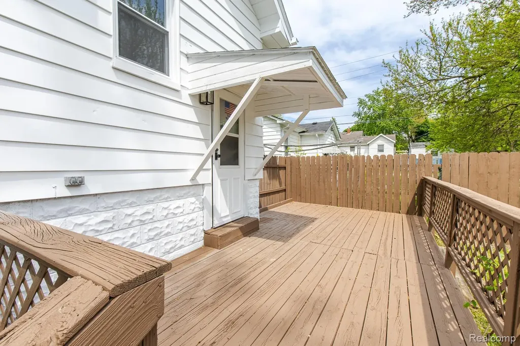 1089 Myrtle Avenue Waterford Charter Township MI 48328