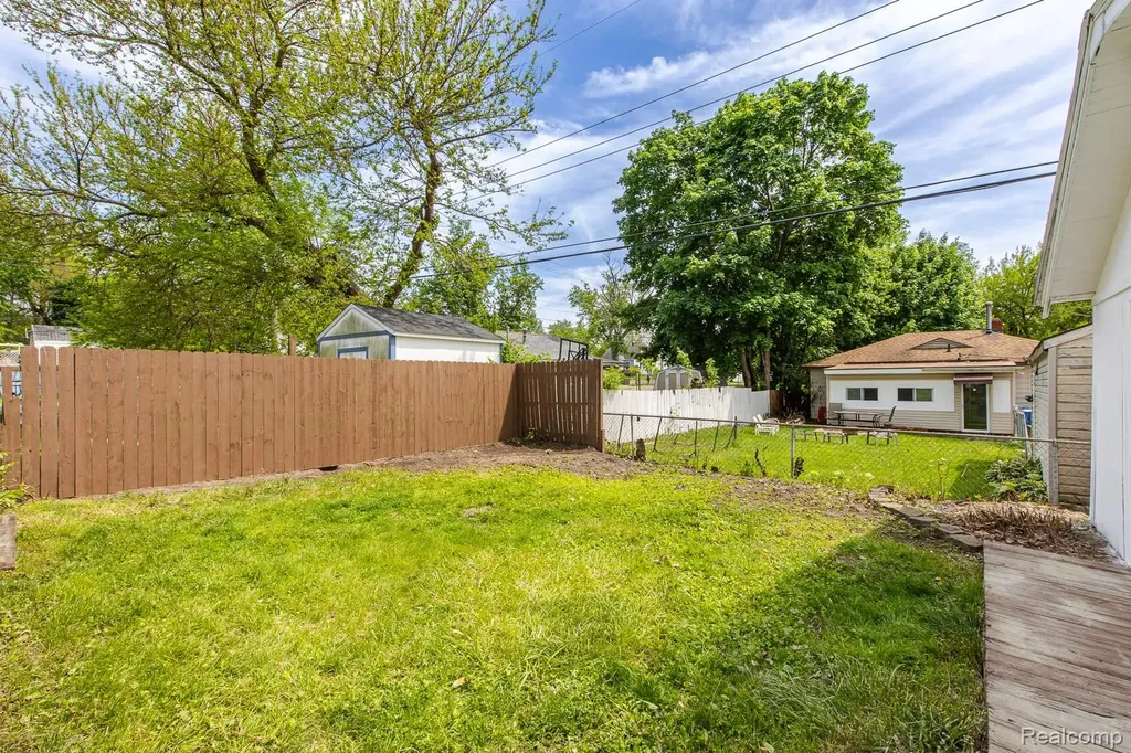 1089 Myrtle Avenue Waterford Charter Township MI 48328
