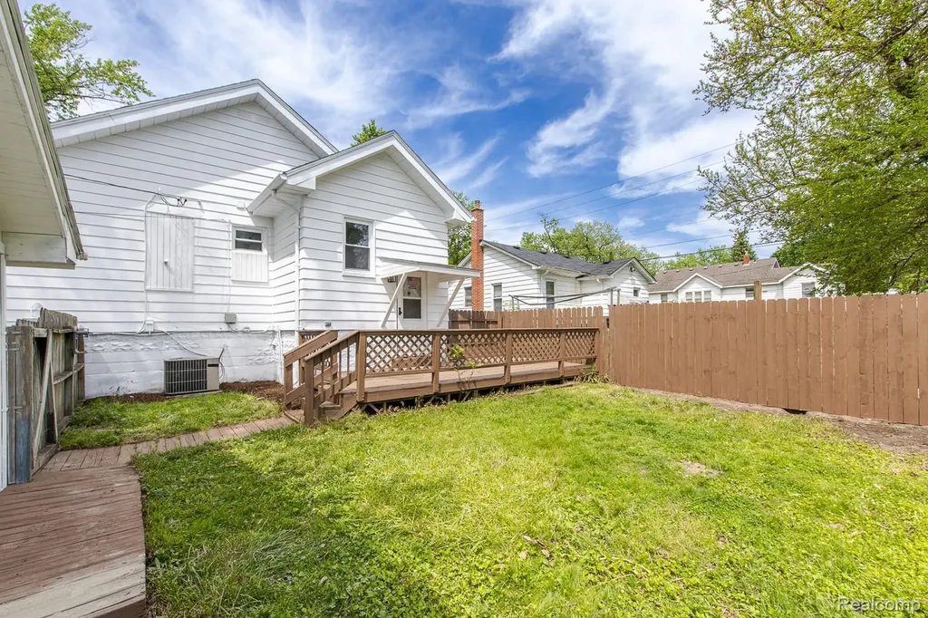 1089 Myrtle Avenue Waterford Charter Township MI 48328