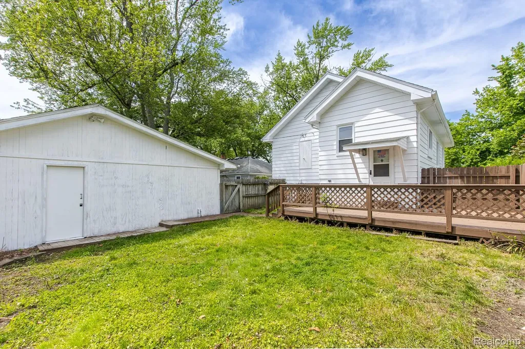1089 Myrtle Avenue Waterford Charter Township MI 48328
