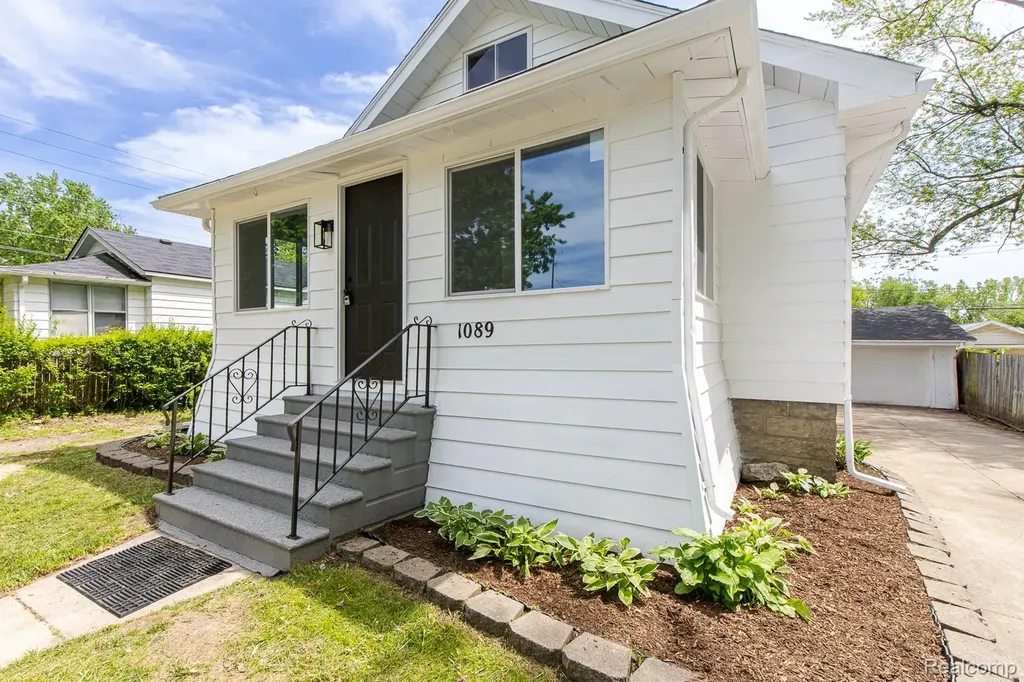 1089 Myrtle Avenue Waterford Charter Township MI 48328