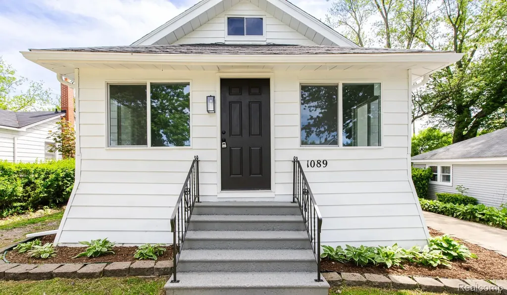 1089 Myrtle Avenue Waterford Charter Township MI 48328