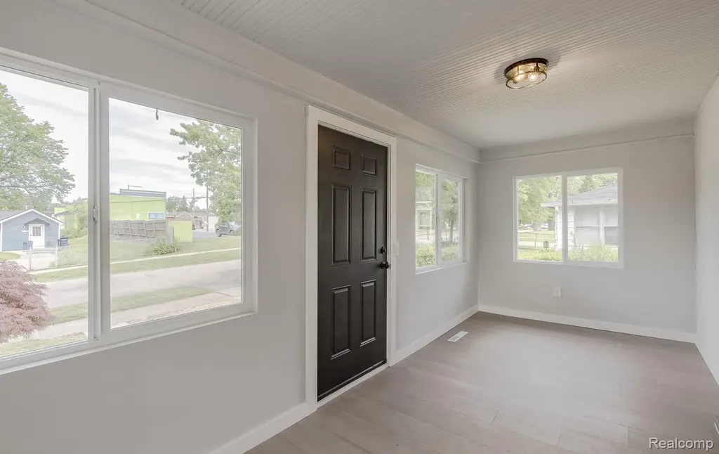 1089 Myrtle Avenue Waterford Charter Township MI 48328