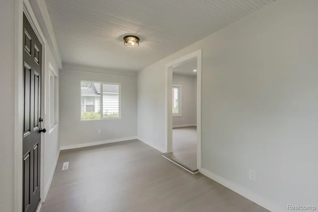 1089 Myrtle Avenue Waterford Charter Township MI 48328