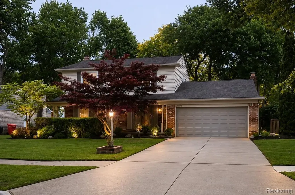 30745 Red Maple Lane Southfield City MI 48076