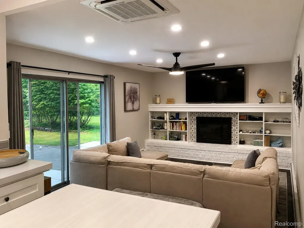 30745 Red Maple Lane Southfield City MI 48076