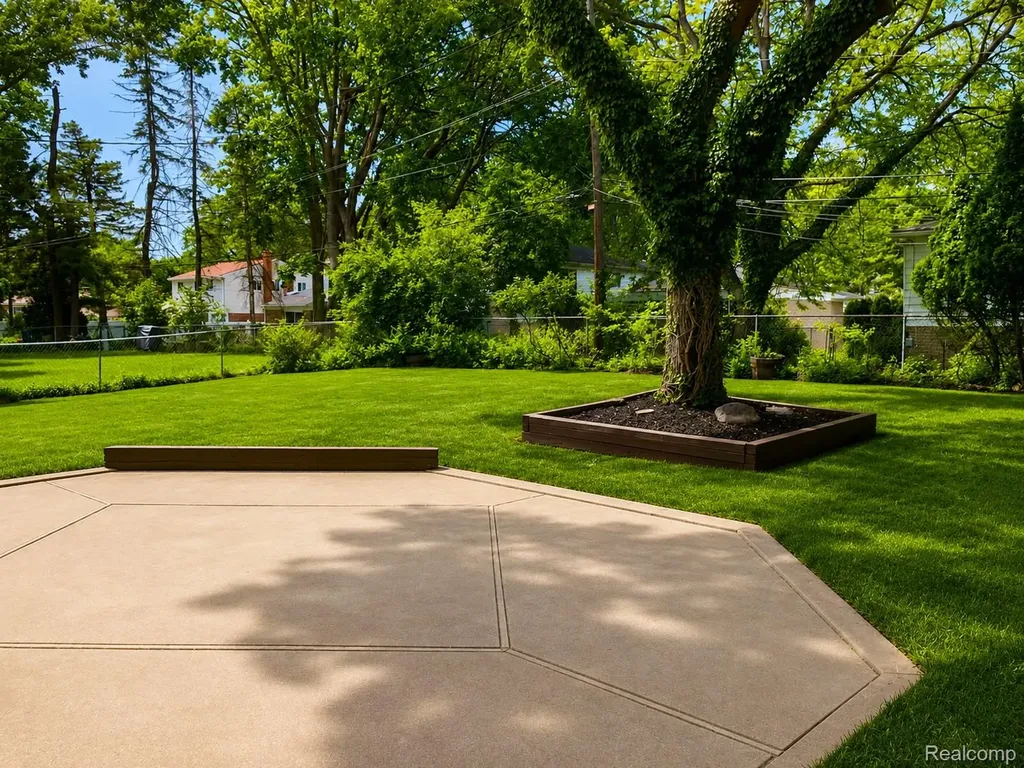 30745 Red Maple Lane Southfield City MI 48076