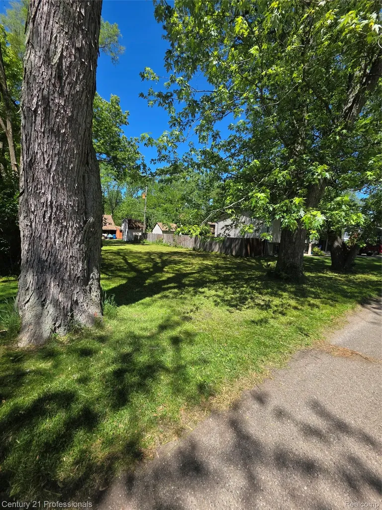 Na Vl Rio Vista Commerce Charter Township MI 48382