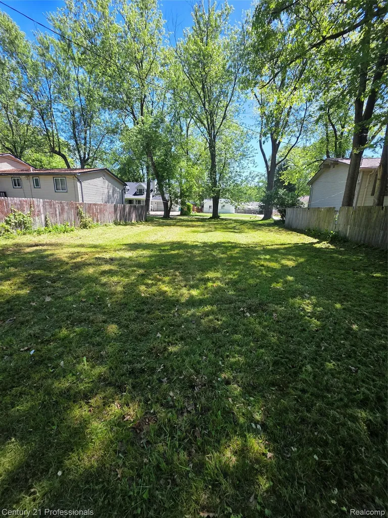 Na Vl Rio Vista Commerce Charter Township MI 48382