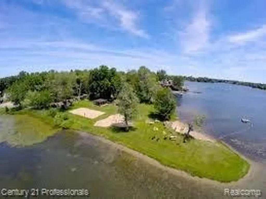 Na Vl Rio Vista Commerce Charter Township MI 48382