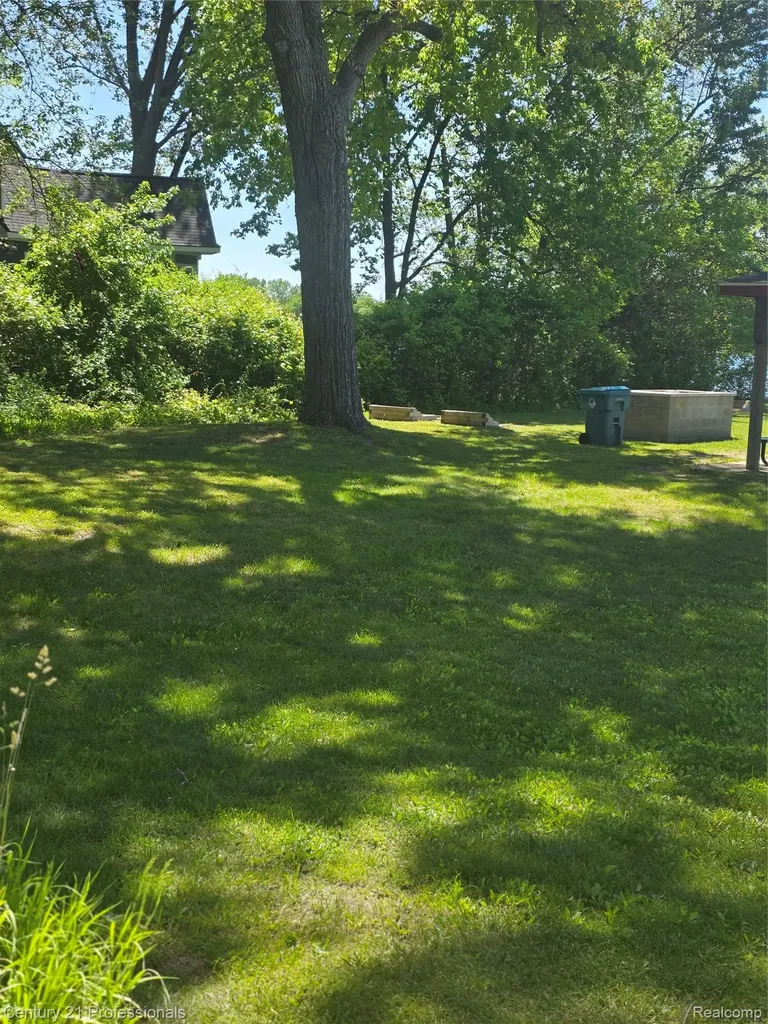 Na Vl Rio Vista Commerce Charter Township MI 48382