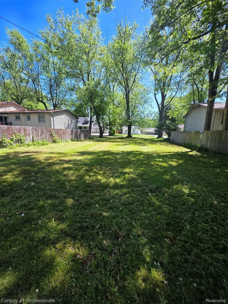 Na Vl Rio Vista Commerce Charter Township MI 48382