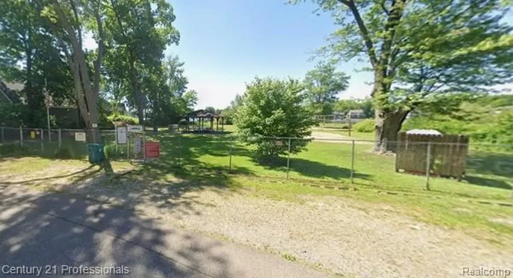 Na Vl Rio Vista Commerce Charter Township MI 48382