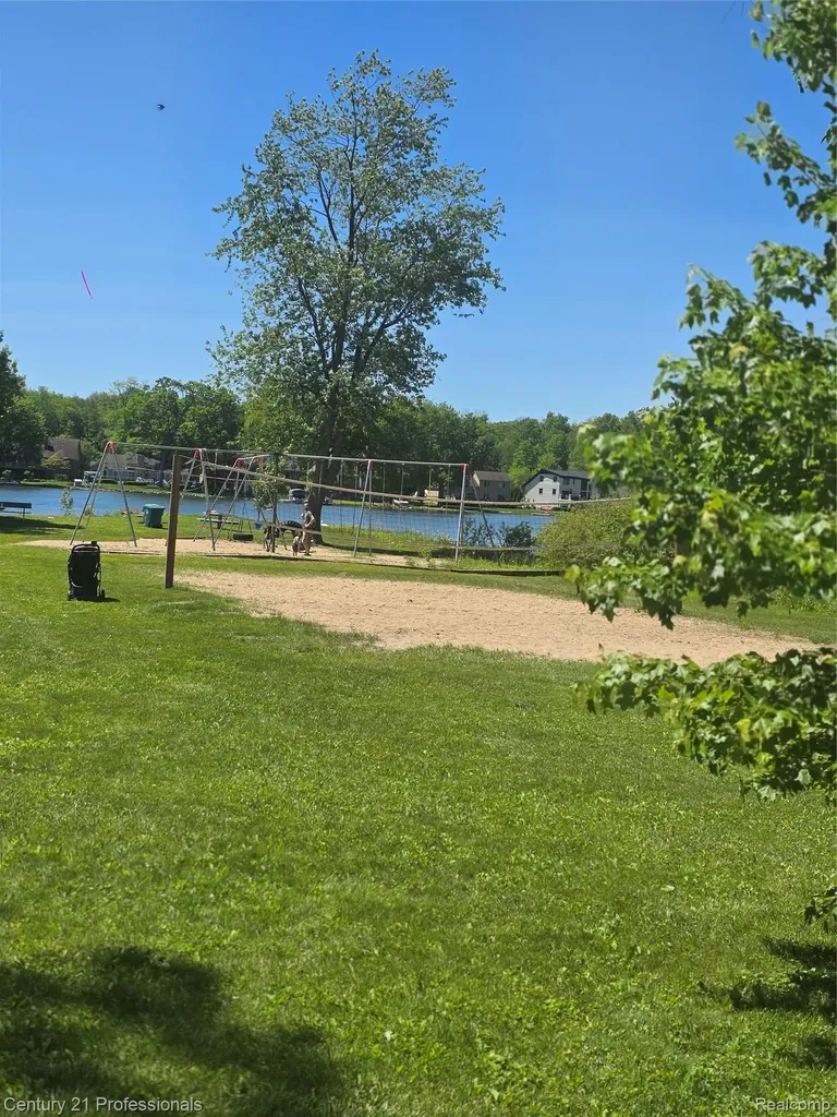 Na Vl Rio Vista Commerce Charter Township MI 48382