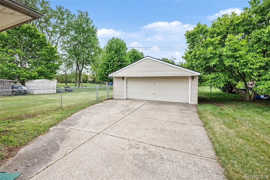 8530 Canal Road Sterling Heights City MI 48314
