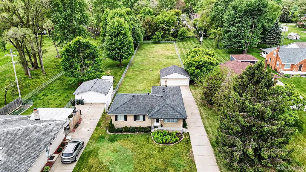 8530 Canal Road Sterling Heights City MI 48314