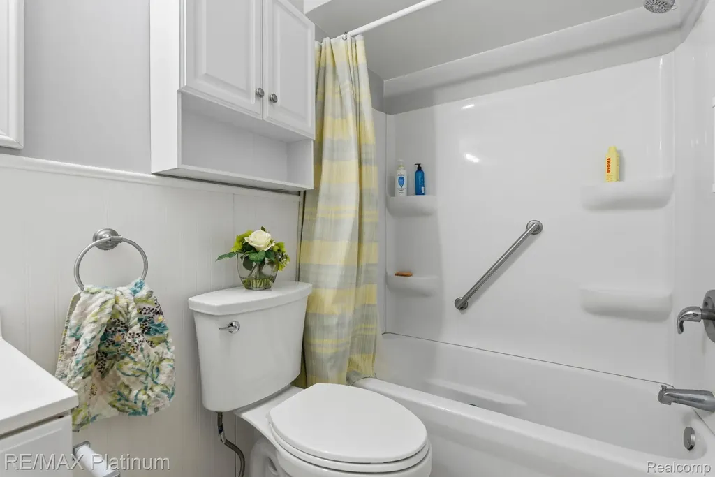 25323 Franklin Terrace South Lyon City MI 48178