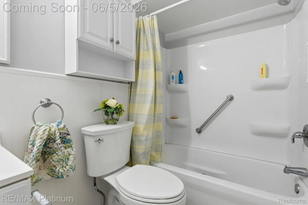 25323 Franklin Terrace South Lyon City MI 48178