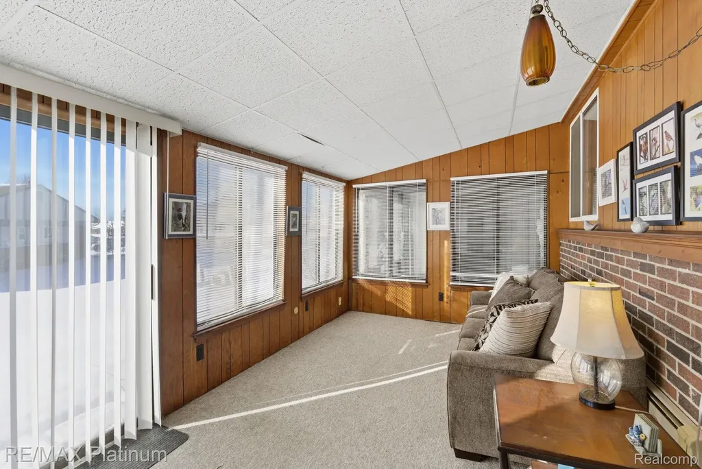 25323 Franklin Terrace South Lyon City MI 48178