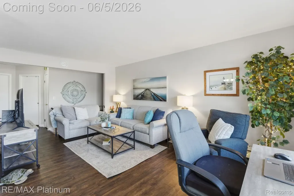 25323 Franklin Terrace South Lyon City MI 48178
