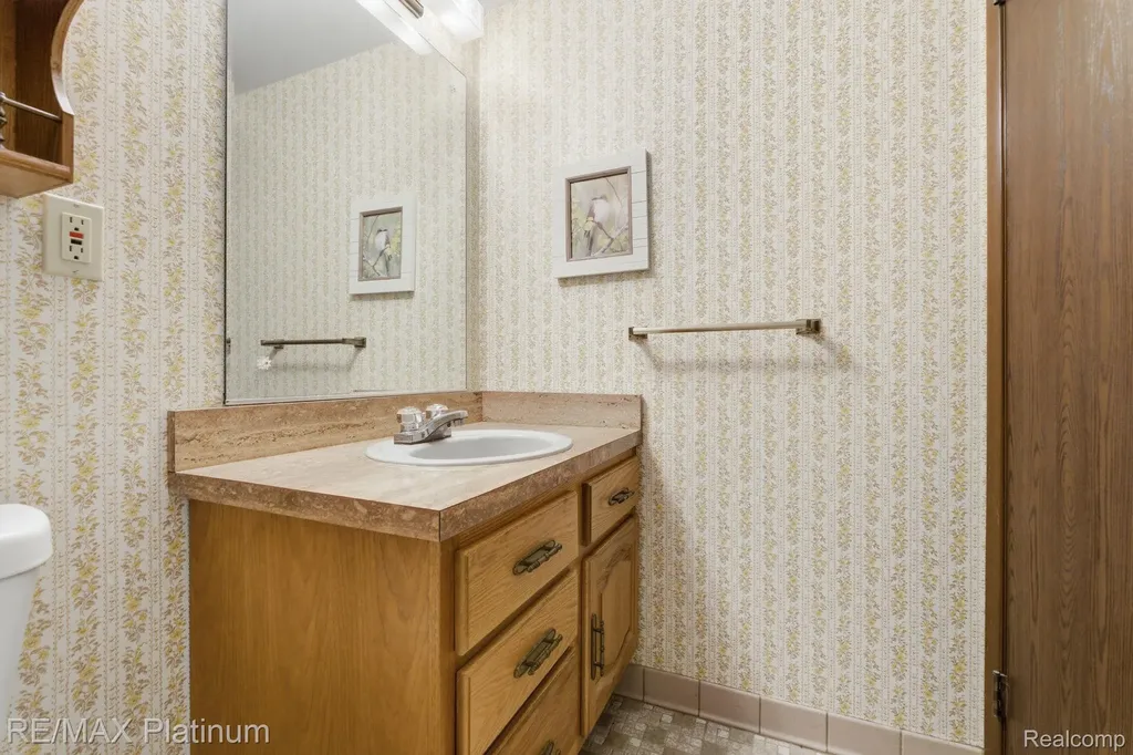 25323 Franklin Terrace South Lyon City MI 48178