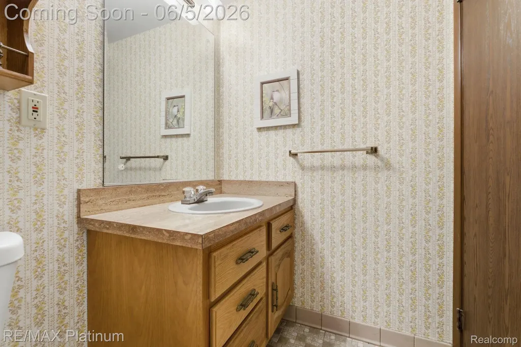 25323 Franklin Terrace South Lyon City MI 48178
