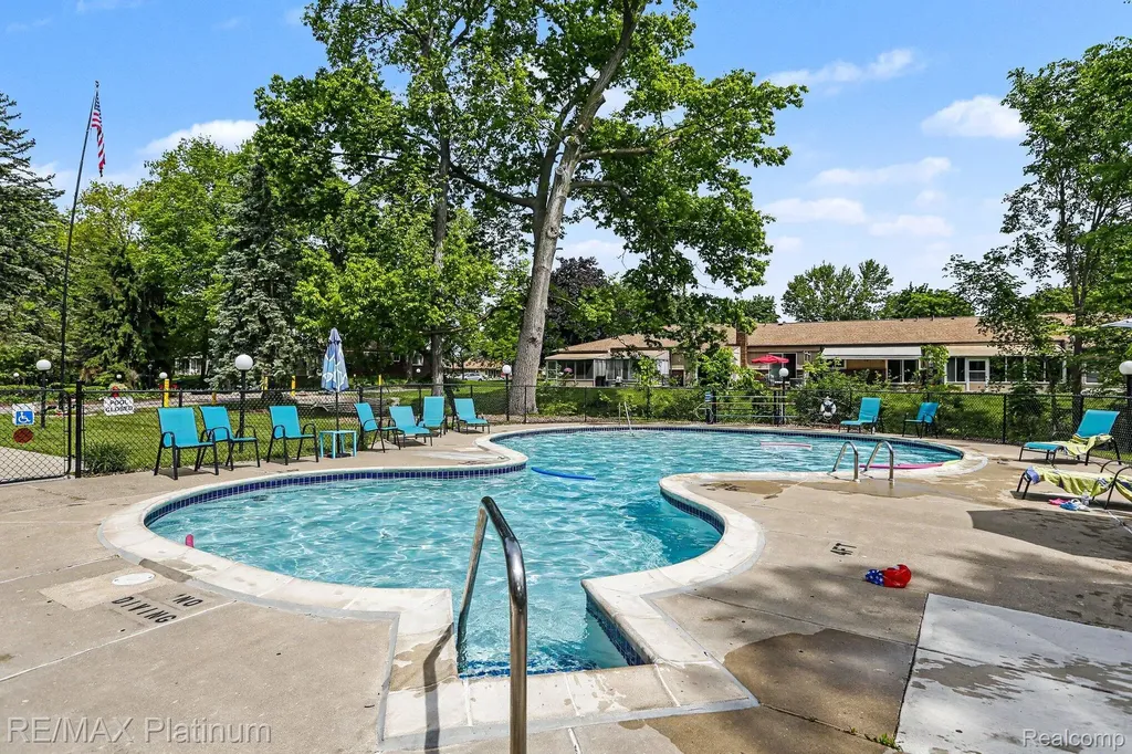25323 Franklin Terrace South Lyon City MI 48178