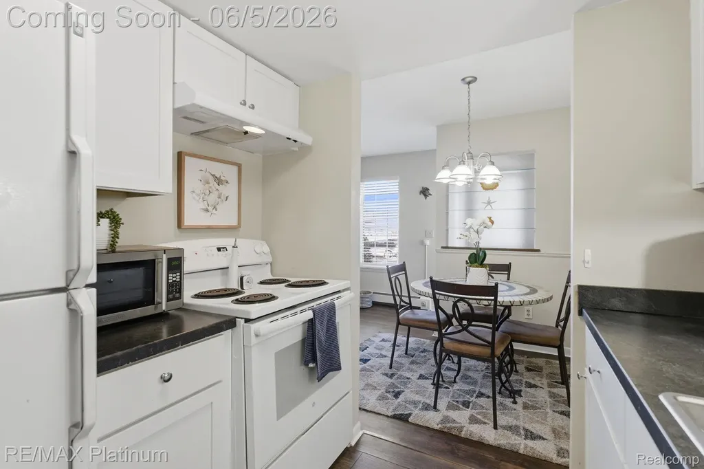 25323 Franklin Terrace South Lyon City MI 48178