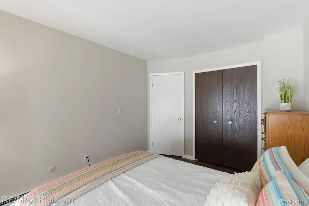 25323 Franklin Terrace South Lyon City MI 48178