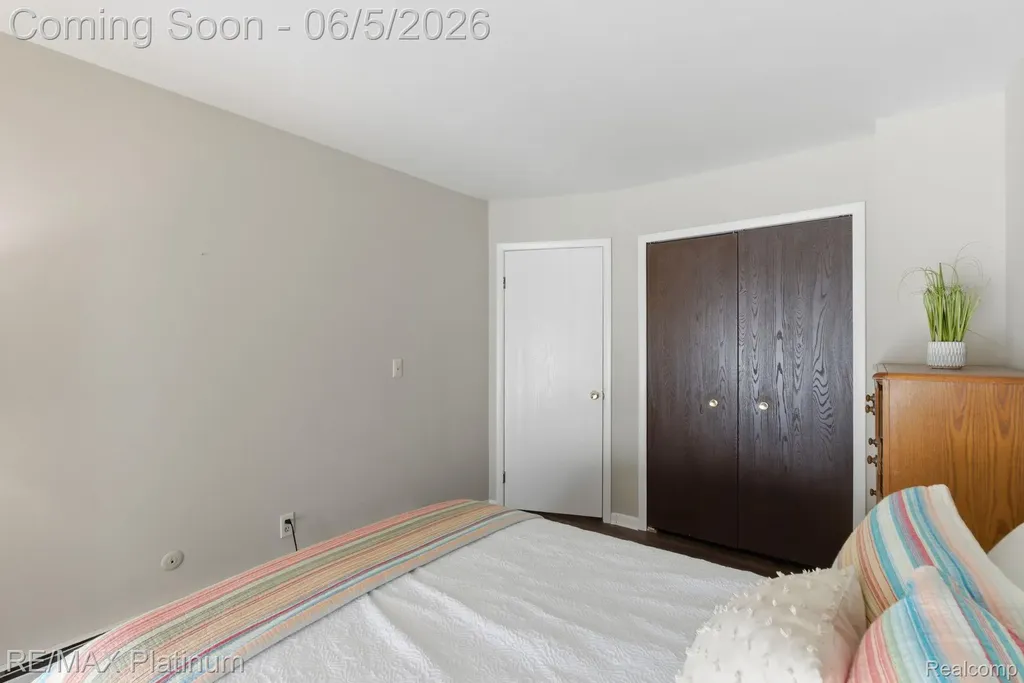 25323 Franklin Terrace South Lyon City MI 48178