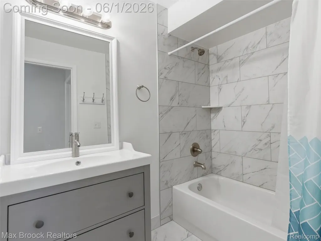 3562 Tremonte Circle N Oakland Charter Township MI 48306