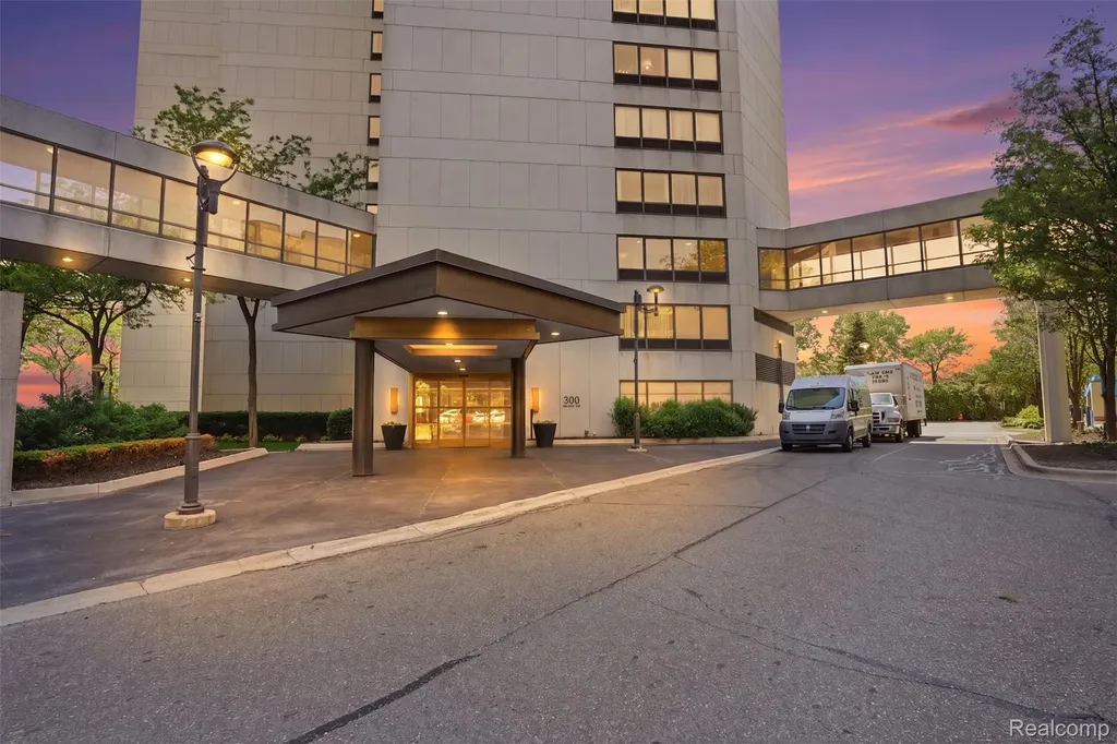 300 Riverfront Detroit City MI 48226