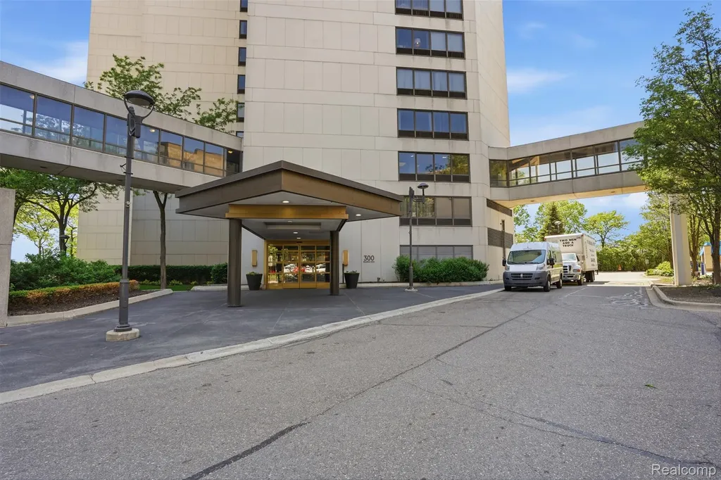 300 Riverfront Detroit City MI 48226