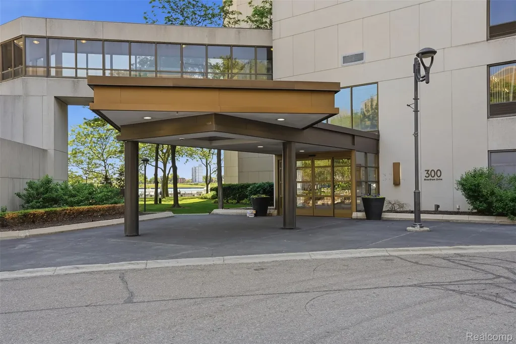 300 Riverfront Detroit City MI 48226