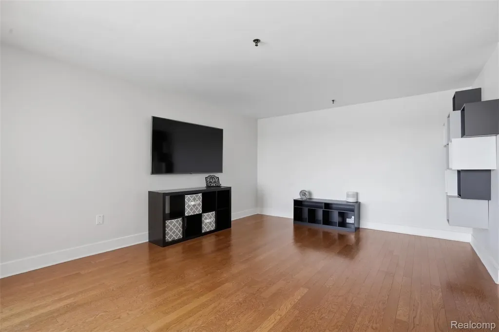 300 Riverfront Detroit City MI 48226