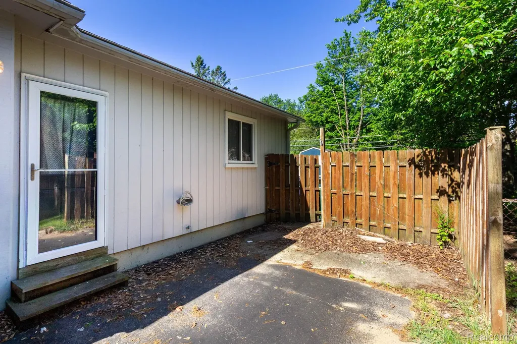 2375 Darnell Street Wolverine Lake Village MI 48390