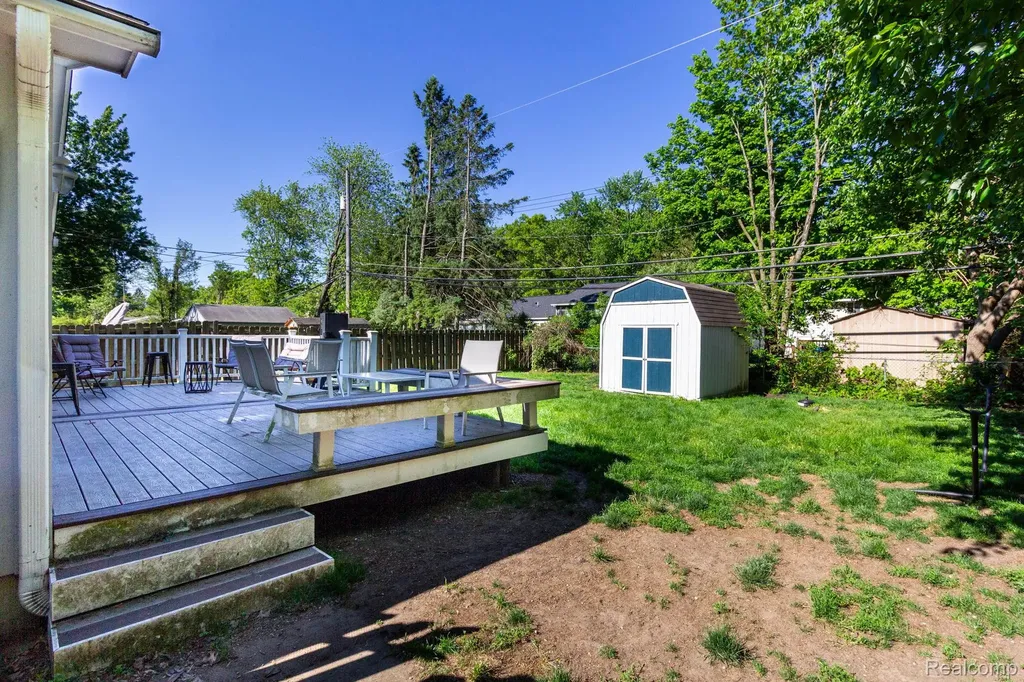 2375 Darnell Street Wolverine Lake Village MI 48390