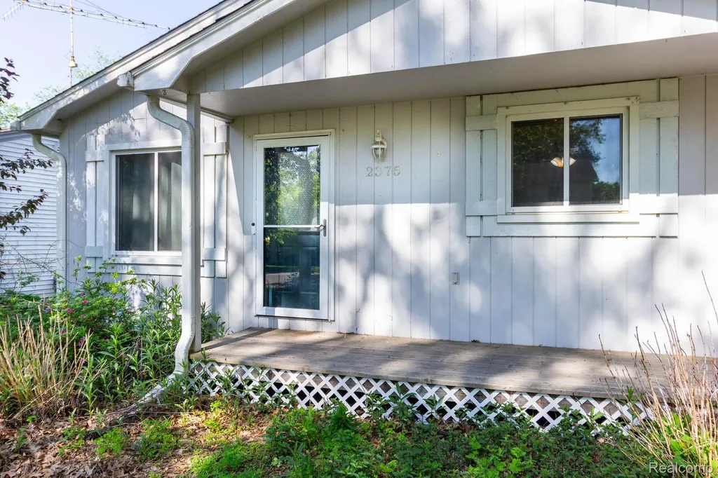2375 Darnell Street Wolverine Lake Village MI 48390
