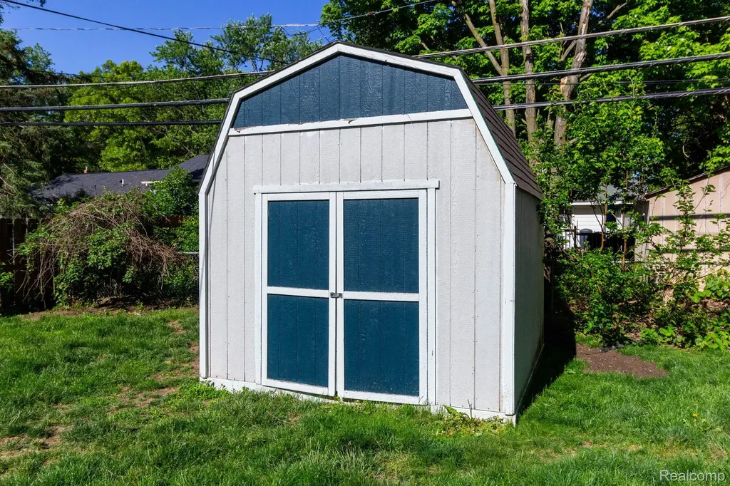 2375 Darnell Street Wolverine Lake Village MI 48390