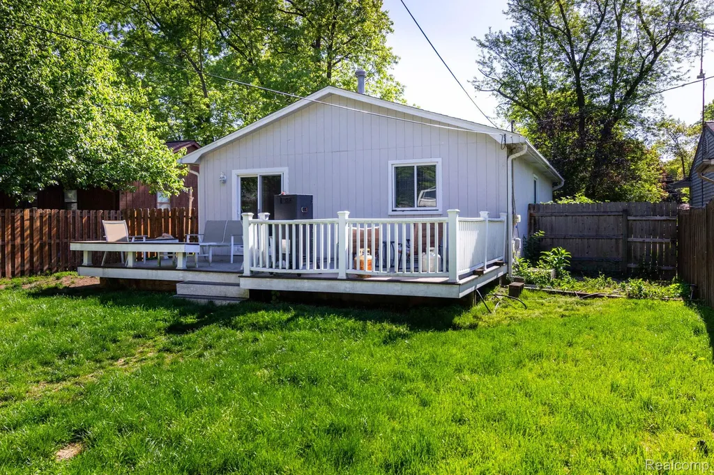 2375 Darnell Street Wolverine Lake Village MI 48390