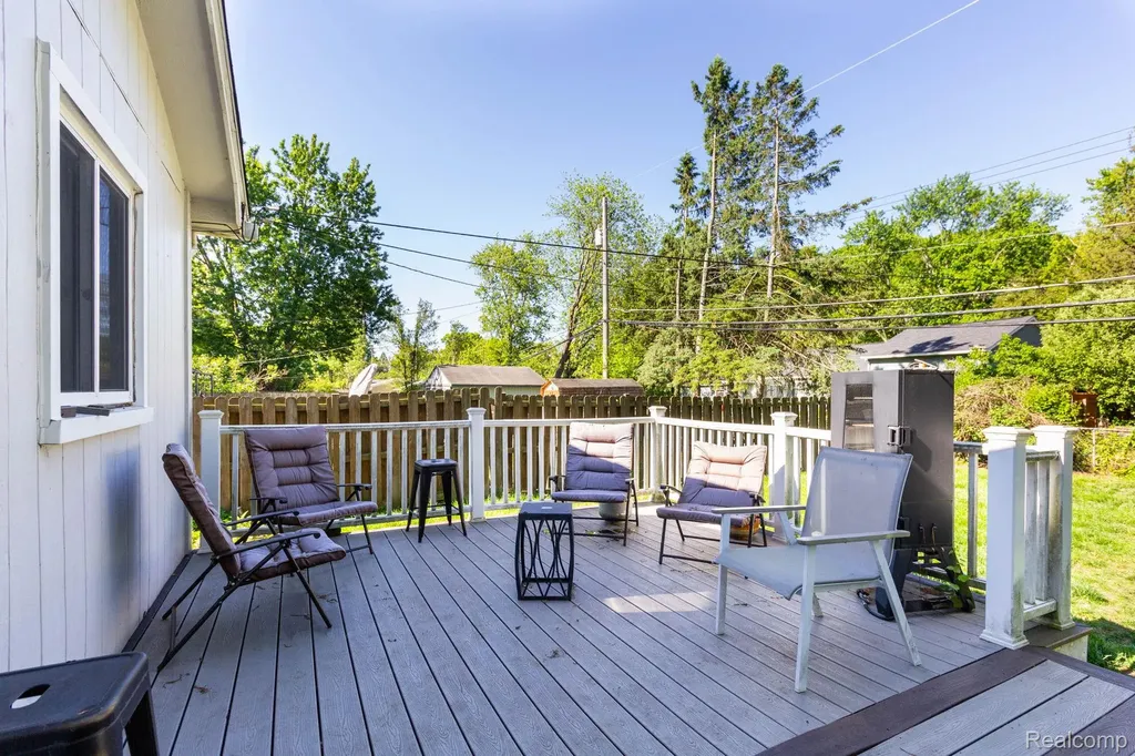 2375 Darnell Street Wolverine Lake Village MI 48390