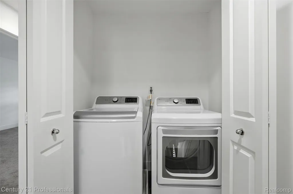 2917 Summers Place Troy City MI 48084
