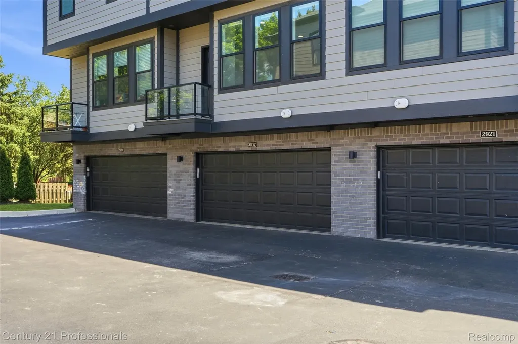 2917 Summers Place Troy City MI 48084