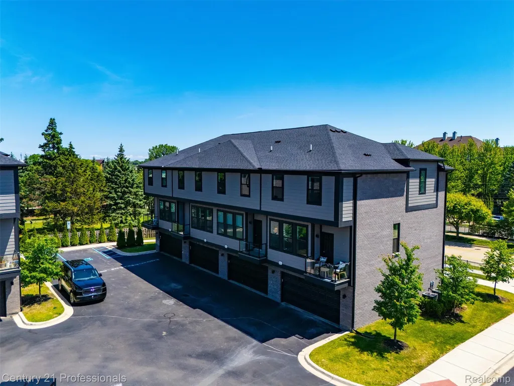 2917 Summers Place Troy City MI 48084
