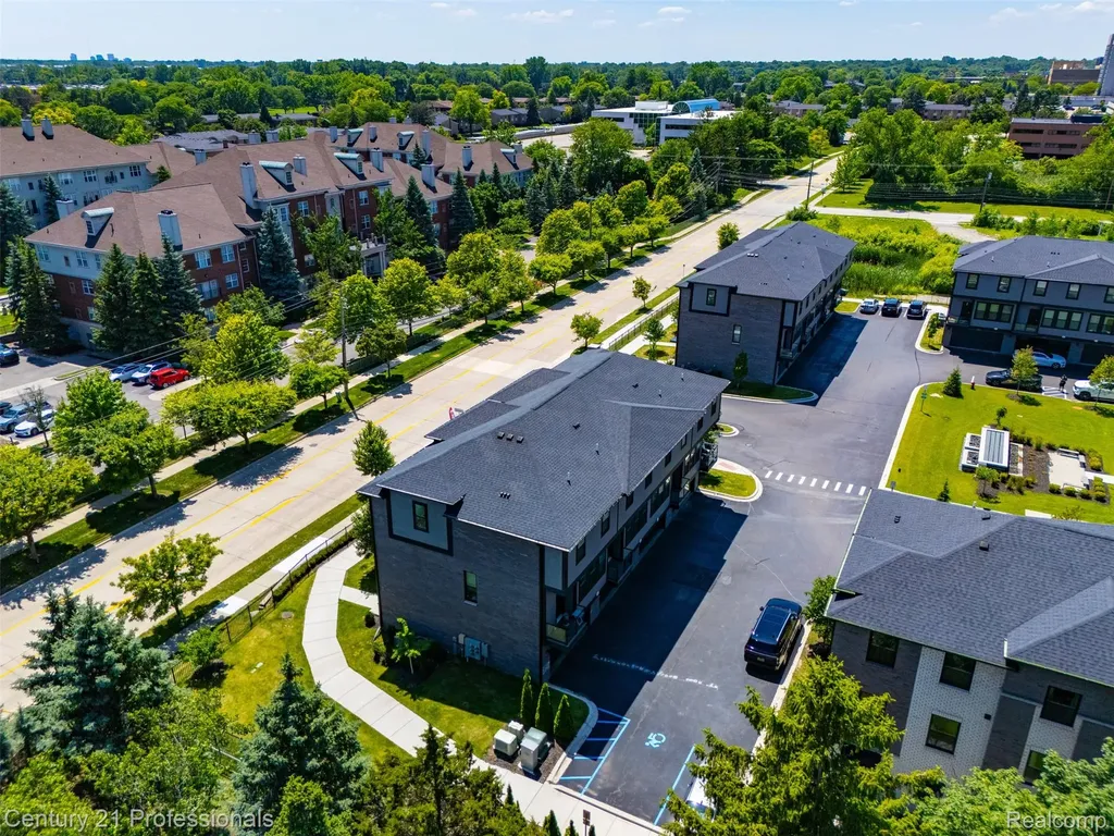 2917 Summers Place Troy City MI 48084