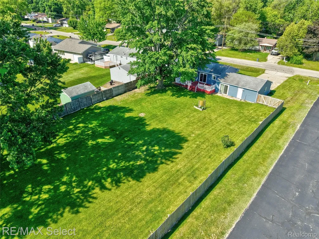 4075 Bristolwood Drive Flint Charter Township MI 48507