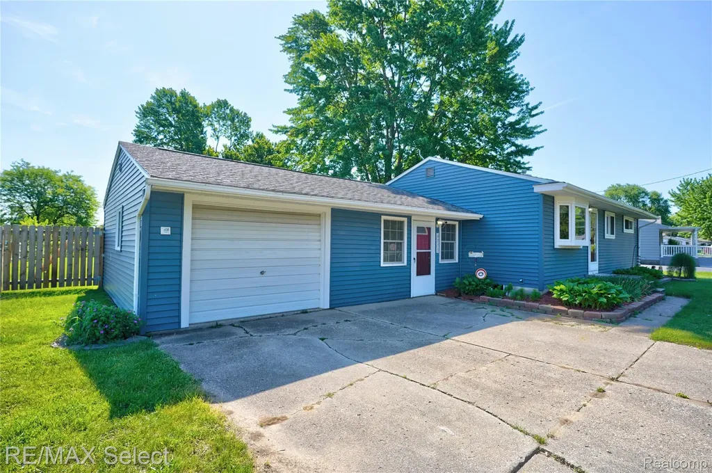 4075 Bristolwood Drive Flint Charter Township MI 48507